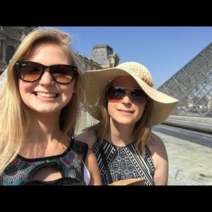 Meet your Posher, Rhea